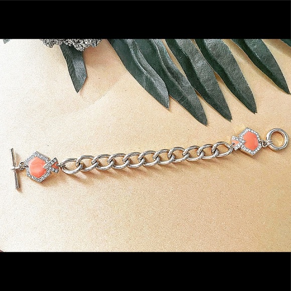 Francesca’s Art Deco Inspired Clasp Bracelet - Picture 1 of 3